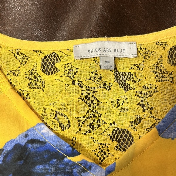 Beautiful yellow and blue silk short sleeve blouse with detailed embroidery, S - Picture 3 of 6